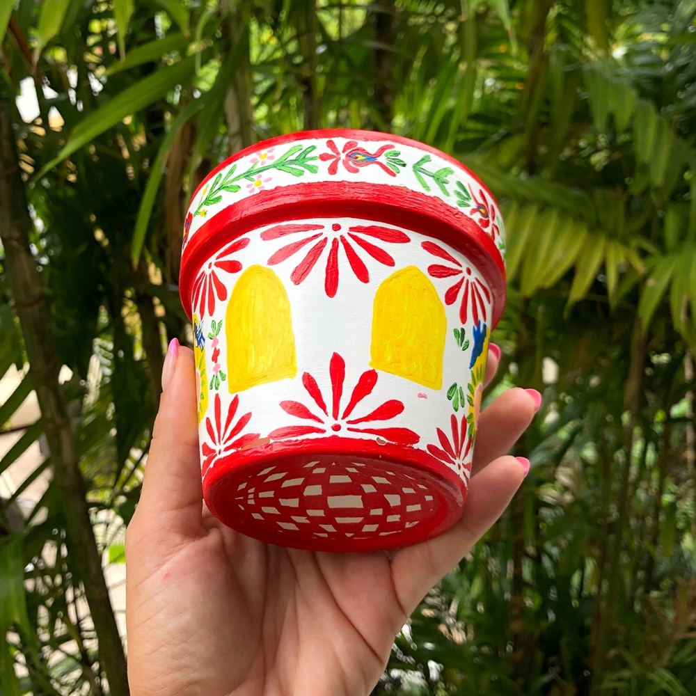 Hand painted flower pot 🌷
